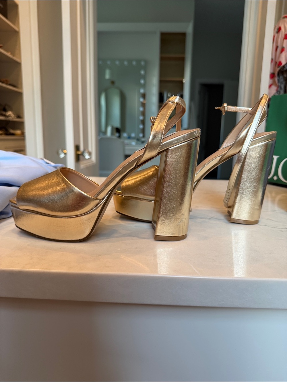 Steve Madden Metallic Gold Platform Block-Heel Sandals 8.5 worn once - Picture 4 of 9